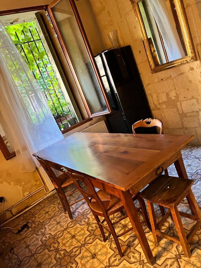 Le Donjon De La Roquette Apartment Arles Exterior photo